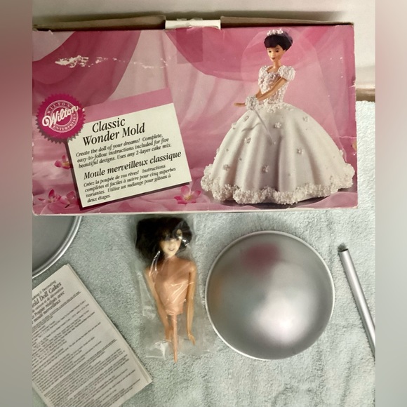 Classic Wonder Doll Cake Mold - Picture 9 of 16